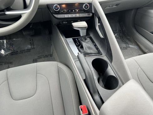 Used 2023 Hyundai Elantra SEL image 21