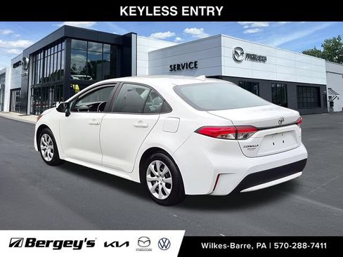 Used 2021 Toyota Corolla LE w/ Carpet Mat Package (TMS) FWD image 9