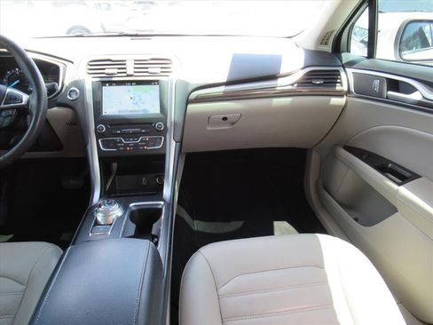 Used 2018 Ford Fusion SE FWD image 13