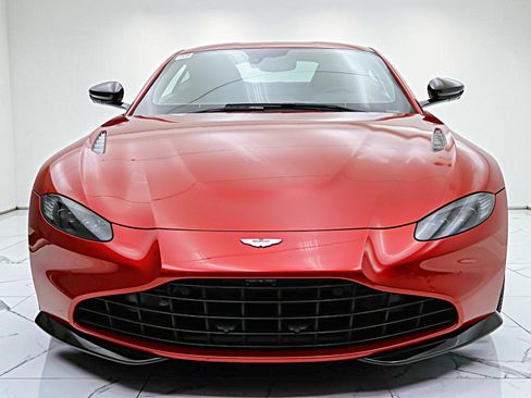 Used 2023 Aston Martin V8 Vantage Coupe RWD image 25
