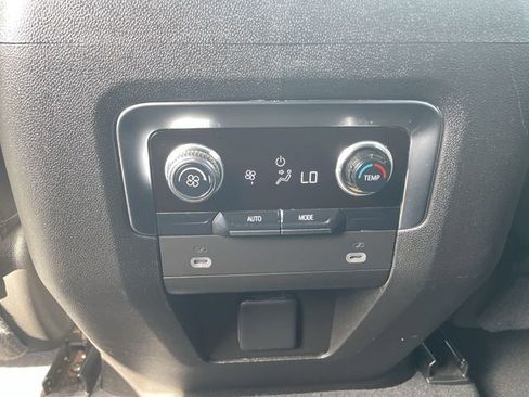 Used 2024 GMC Yukon SLT AWD/4WD image 20