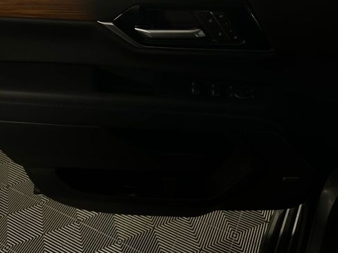 Used 2025 GMC Yukon XL Denali image 24