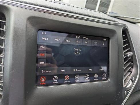 Used 2020 Jeep Cherokee Latitude Plus w/ Comfort/Convenience Group AWD/4WD image 22