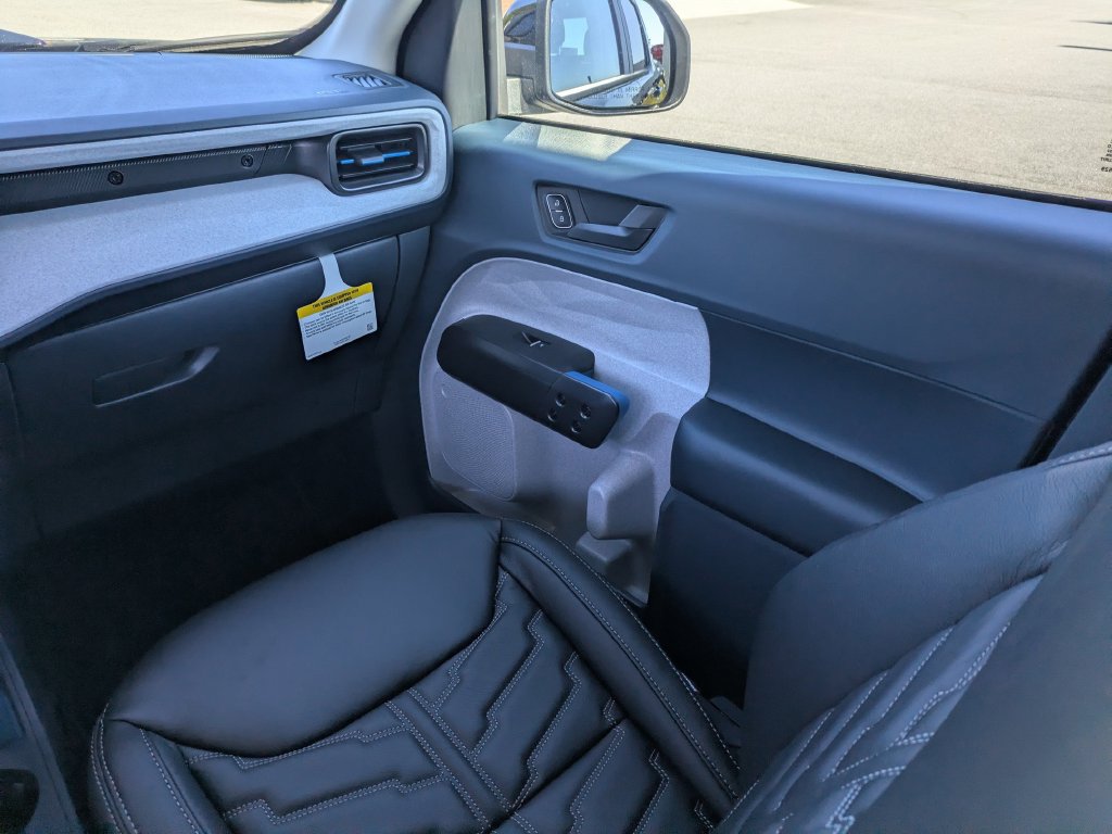 New 2026 Ford Maverick XLT w/ XLT Luxury Package FWD image 16