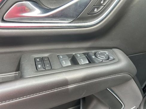 Used 2024 Chevrolet Suburban LT RWD image 13