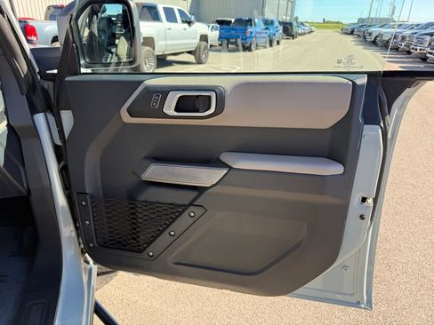 Used 2023 Ford Bronco Wildtrak image 18