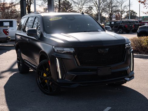 Used 2023 Cadillac Escalade V w/ LPO, ONYX Package image 2