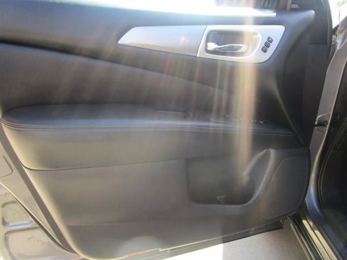 Used 2017 Nissan Pathfinder SL FWD image 11