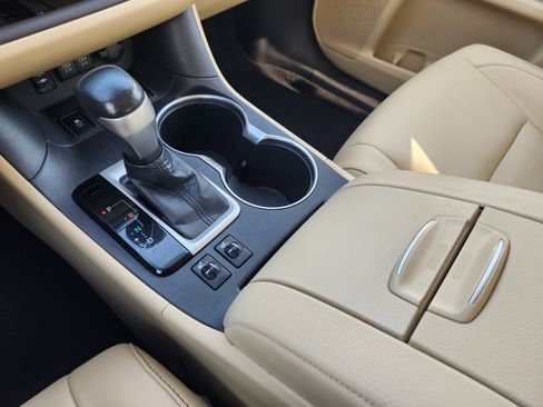 Used 2018 Toyota Highlander XLE image 26