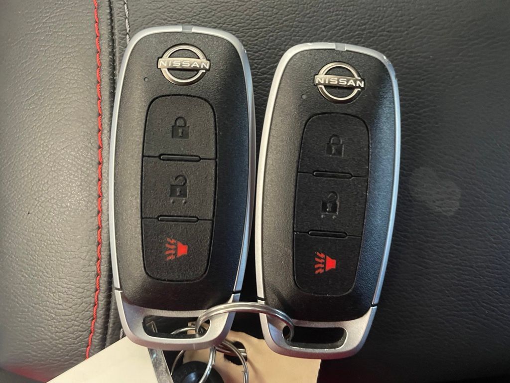 Certified 2025 Nissan Kicks SR FWD image 18