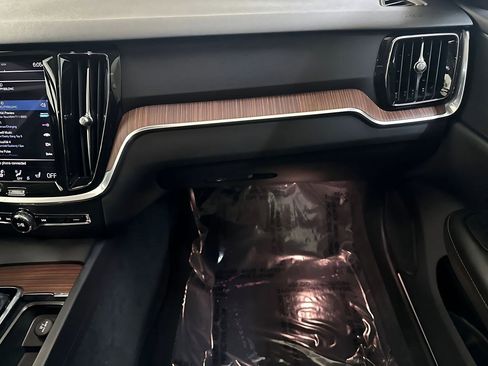 Used 2021 Volvo S60 T5 Momentum image 22