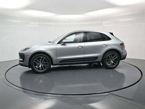 Used 2023 Porsche Macan image 2