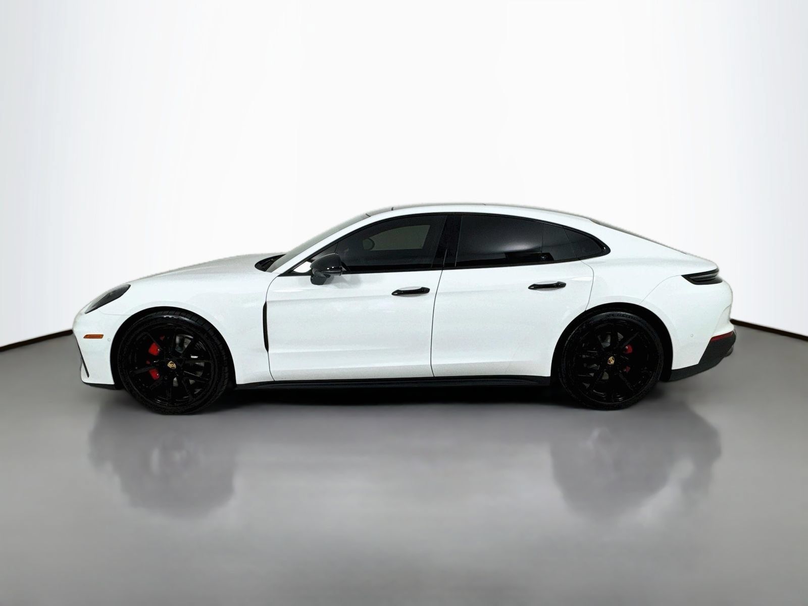 Used 2025 Porsche Panamera RWD image 4
