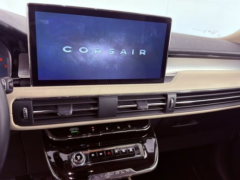 Used 2026 Lincoln Corsair Premiere AWD/4WD image 18
