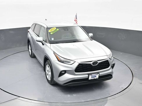 Used 2022 Toyota Highlander LE image 27