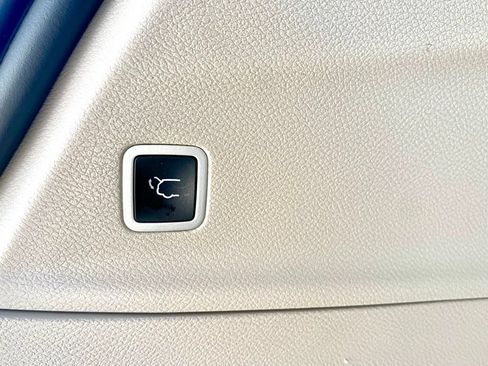 Used 2024 Chrysler Pacifica Touring-L FWD image 22
