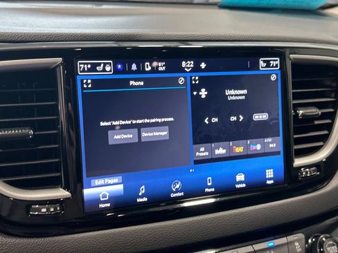 Used 2024 Chrysler Pacifica Touring-L FWD image 19