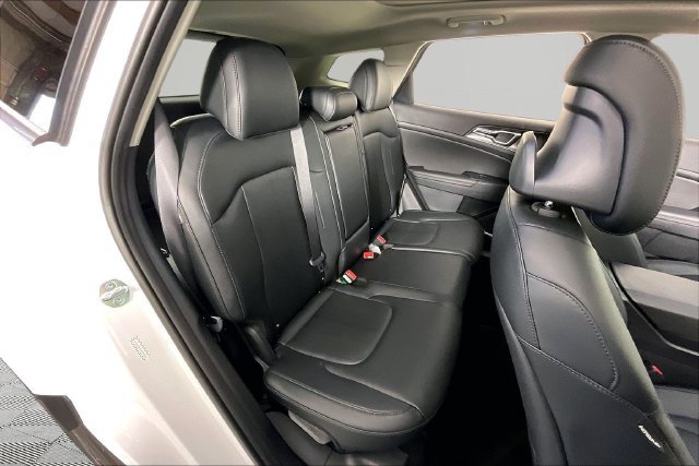 Used 2026 Kia Sportage EX w/ EX Panorama Roof Package FWD image 23