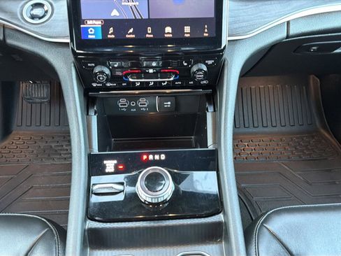 Used 2024 Jeep Grand Cherokee L Limited w/ Black Appearance Package image 17