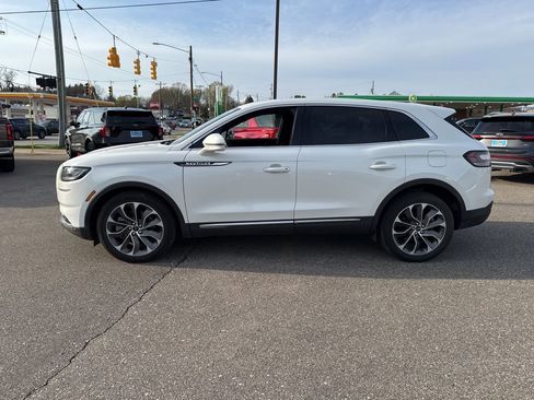 Used 2023 Lincoln Nautilus Reserve image 2