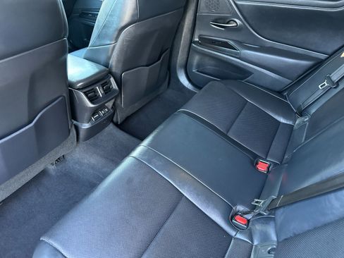 Used 2019 Lexus ES 300h image 12
