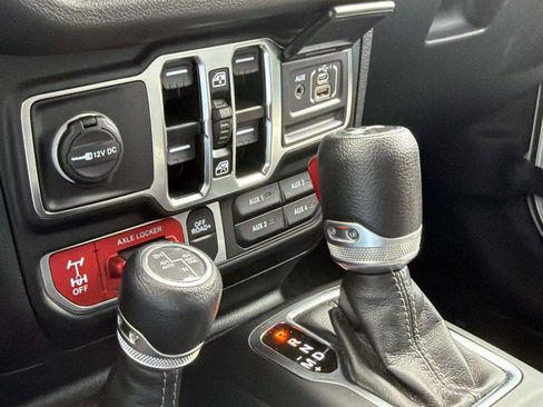 Used 2024 Jeep Wrangler Unlimited AWD/4WD image 22