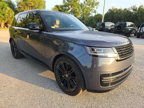 Used 2025 Land Rover Range Rover SE AWD/4WD image 7