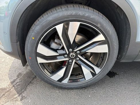 Used 2023 Volvo XC40 B5 Plus w/ Driver Assist Package AWD/4WD image 10
