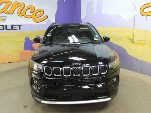 Used 2023 Jeep Compass Limited AWD/4WD image 3