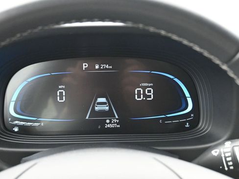 Used 2025 Hyundai Venue SEL image 36