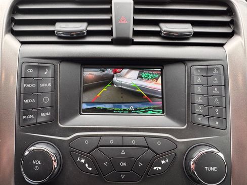 Used 2018 Ford Fusion SE image 25