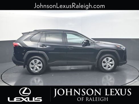 Used 2021 Toyota RAV4 LE image 6