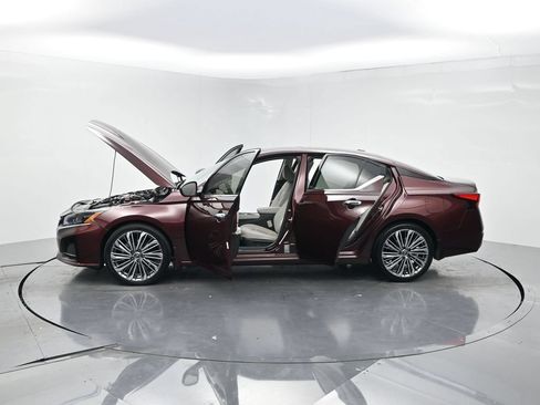 Used 2024 Nissan Altima 2.5 SL FWD image 28