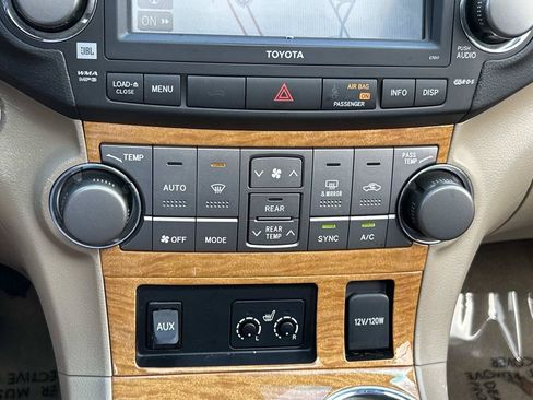 Used 2010 Toyota Highlander Limited AWD/4WD image 40
