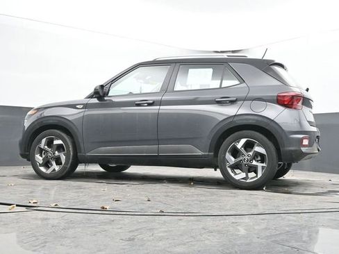 Used 2023 Hyundai Venue Limited image 25
