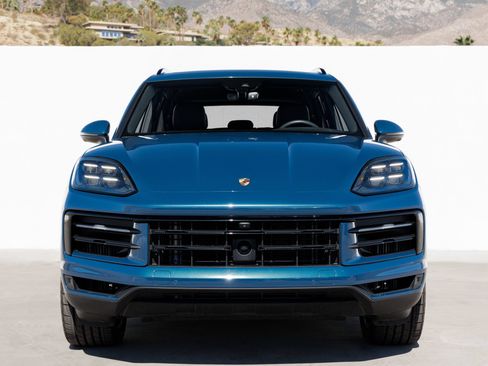 Certified 2025 Porsche Cayenne AWD/4WD image 10