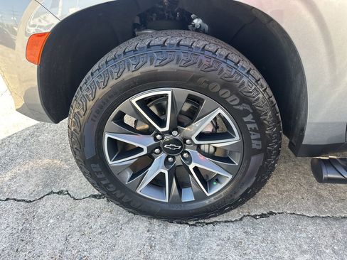 Certified 2024 Chevrolet Suburban Z71 w/ Luxury Package image 7