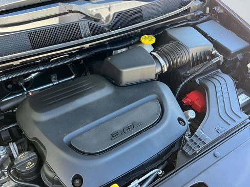 Used 2022 Chrysler Pacifica Touring-L FWD image 28