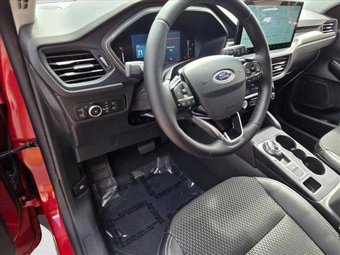 New 2025 Ford Escape SE image 3