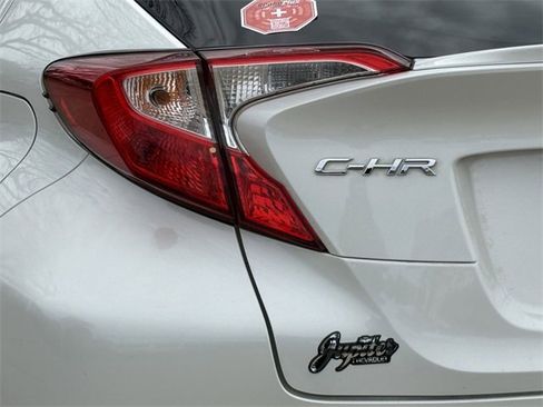 Used 2018 Toyota C-HR XLE image 6