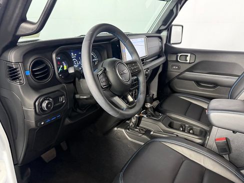 Used 2024 Jeep Wrangler Unlimited Rubicon 4xe AWD/4WD image 16