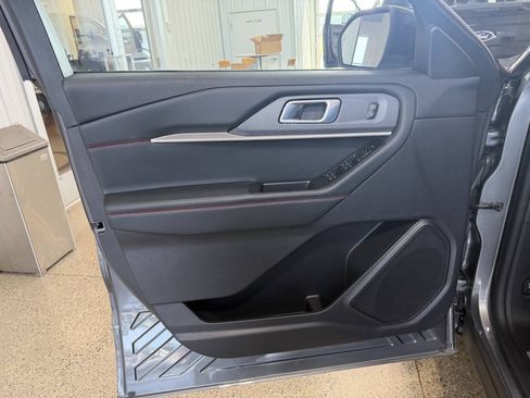 Used 2025 Ford Explorer ST-Line w/ ST-Line Street Pack AWD/4WD image 22