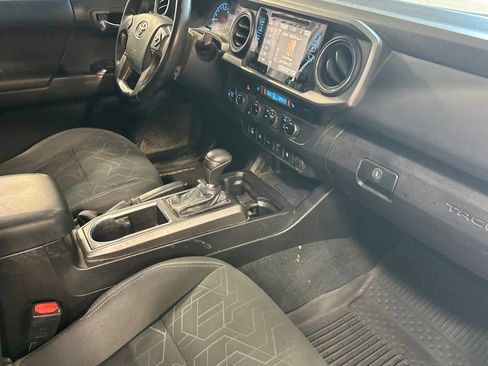 Used 2016 Toyota Tacoma TRD Off-Road w/ Premium & Technology Package image 16