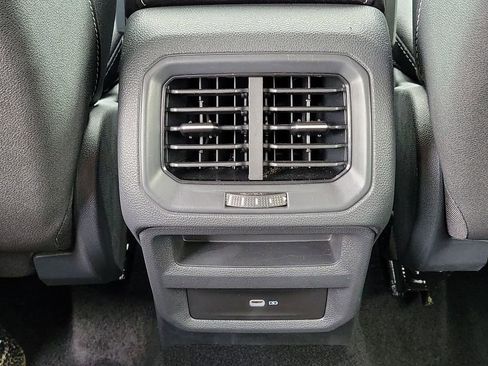 Used 2024 Volkswagen Taos SE image 12