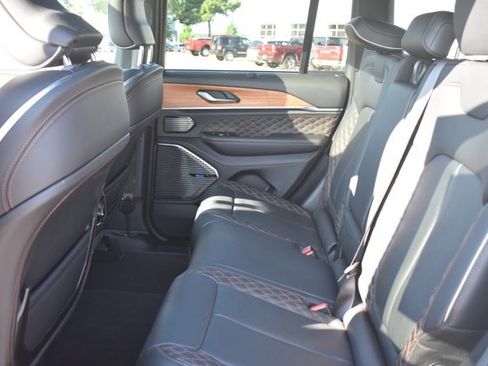 Used 2022 Jeep Grand Cherokee Summit AWD/4WD image 16