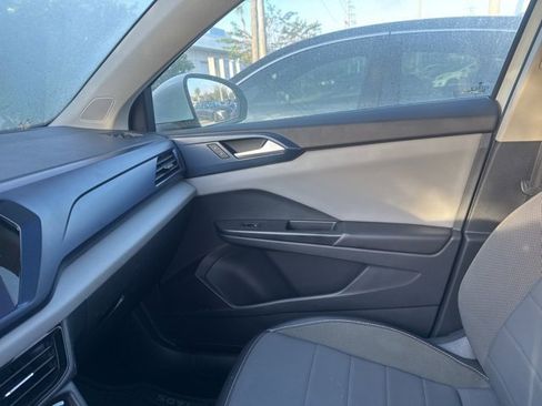 Used 2023 Volkswagen Taos SE image 14