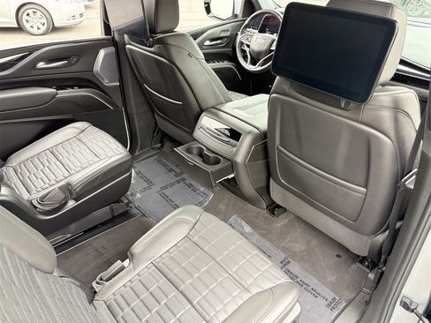 Certified 2024 Cadillac Escalade ESV V w/ Heavy-Duty Trailer Package image 15