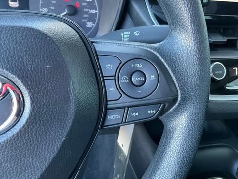 Used 2025 Toyota Corolla LE image 25