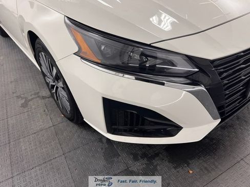 Used 2025 Nissan Altima 2.5 SV FWD image 8