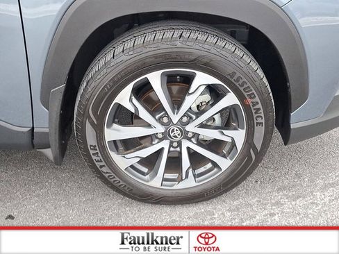 Certified 2025 Toyota Corolla Cross XLE image 8